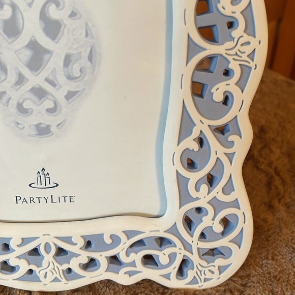 Partylite Pierced Cameo picture frame-NIB.Fits a 5x7 picture.BEAUTIFUL/ Rare - Picture 6 of 10